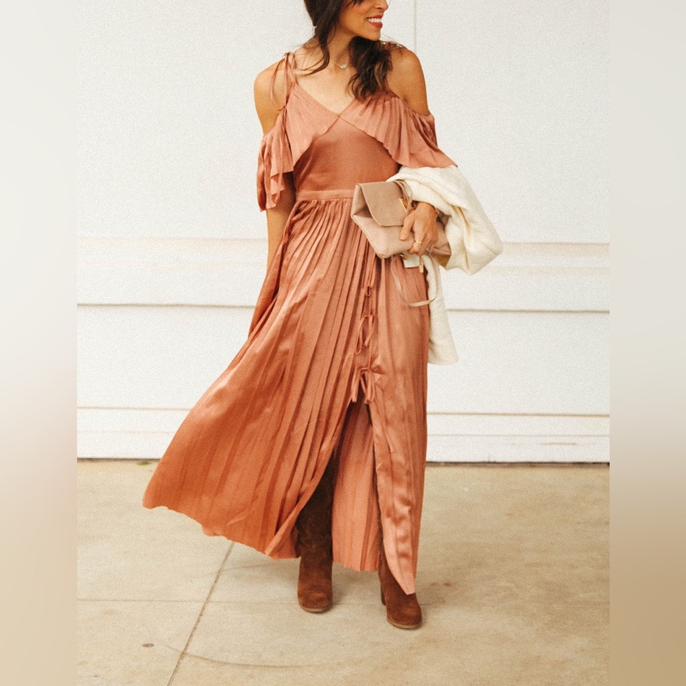 Banana Republic x Olivia Palermo Pleated Off-the-Shoulder Maxi Dress. - Picture 3 of 4